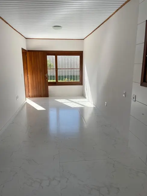 Foto 2 de Casa com 2 quartos à venda, 60m2 em Capao Da Canoa - RS