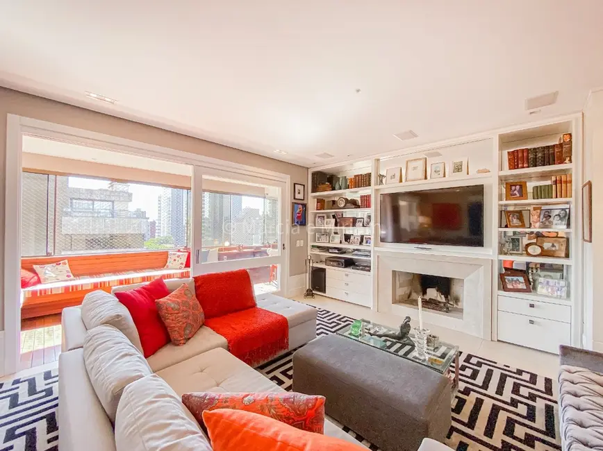 Apartamento com 3 quartos à venda, 250m2 em Auxiliadora, Porto Alegre - RS - imagem 8 Foto 8 de Apartamento com 3 quartos à venda, 250m2 em Auxiliadora, Porto Alegre - RS