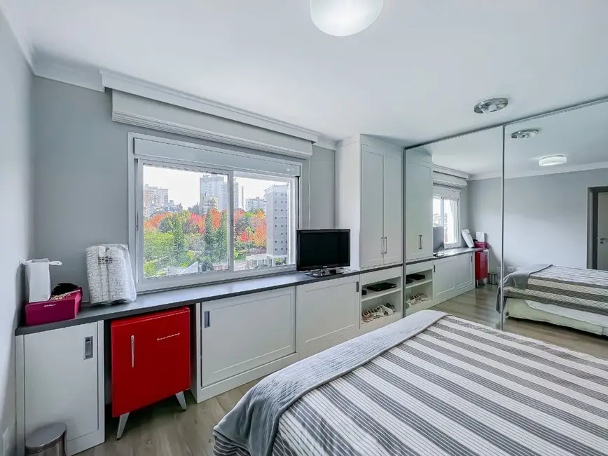 Apartamento com 2 quartos à venda, 102m2 em Bela Vista, Porto Alegre - RS - imagem 4 Foto 4 de Apartamento com 2 quartos à venda, 102m2 em Bela Vista, Porto Alegre - RS