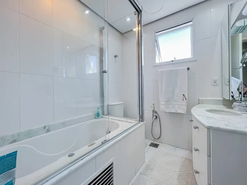 Apartamento com 2 quartos à venda, 102m2 em Bela Vista, Porto Alegre - RS - imagem 6 Foto 6 de Apartamento com 2 quartos à venda, 102m2 em Bela Vista, Porto Alegre - RS