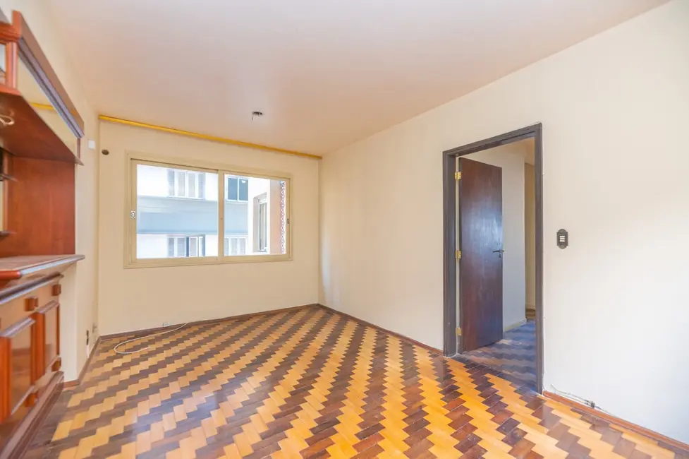 Apartamento com 3 quartos à venda, 121m2 em Centro Histórico, Porto Alegre - RS - imagem 8 Foto 8 de Apartamento com 3 quartos à venda, 121m2 em Centro Histórico, Porto Alegre - RS