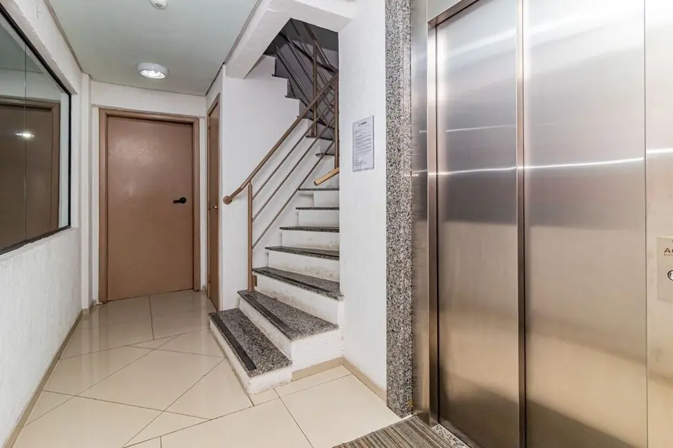 Apartamento com 2 quartos à venda, 76m2 em Centro Histórico, Porto Alegre - RS - imagem 4 Foto 4 de Apartamento com 2 quartos à venda, 76m2 em Centro Histórico, Porto Alegre - RS