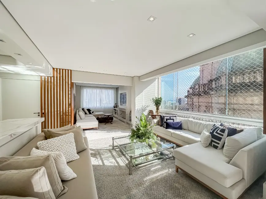 Apartamento com 3 quartos à venda, 140m2 em Centro Histórico, Porto Alegre - RS - imagem 8 Foto 8 de Apartamento com 3 quartos à venda, 140m2 em Centro Histórico, Porto Alegre - RS