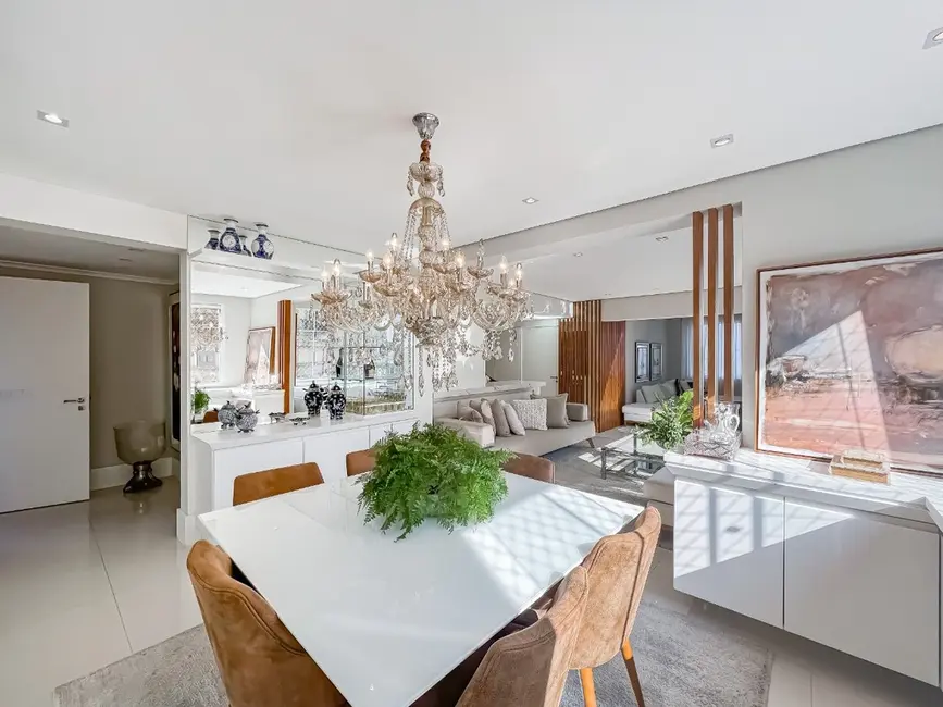 Apartamento com 3 quartos à venda, 140m2 em Centro Histórico, Porto Alegre - RS - imagem 5 Foto 5 de Apartamento com 3 quartos à venda, 140m2 em Centro Histórico, Porto Alegre - RS