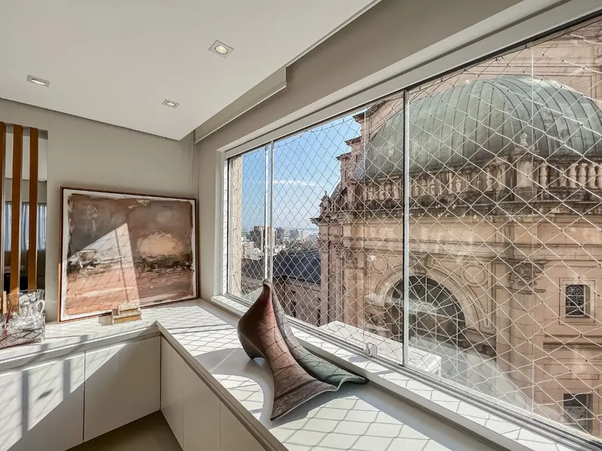 Apartamento com 3 quartos à venda, 140m2 em Centro Histórico, Porto Alegre - RS - imagem 3 Foto 3 de Apartamento com 3 quartos à venda, 140m2 em Centro Histórico, Porto Alegre - RS