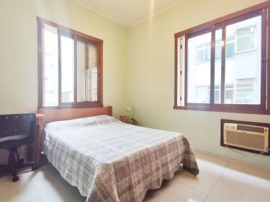 Apartamento com 3 quartos à venda, 115m2 em Centro Histórico, Porto Alegre - RS - imagem 6 Foto 6 de Apartamento com 3 quartos à venda, 115m2 em Centro Histórico, Porto Alegre - RS