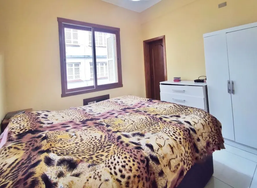 Apartamento com 3 quartos à venda, 115m2 em Centro Histórico, Porto Alegre - RS - imagem 9 Foto 9 de Apartamento com 3 quartos à venda, 115m2 em Centro Histórico, Porto Alegre - RS