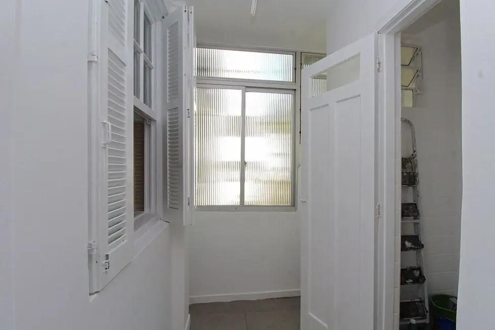 Apartamento com 3 quartos à venda, 95m2 em Centro Histórico, Porto Alegre - RS - imagem 6 Foto 6 de Apartamento com 3 quartos à venda, 95m2 em Centro Histórico, Porto Alegre - RS