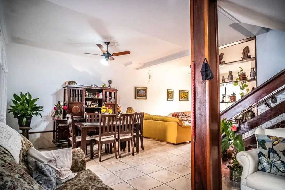 Foto 6 de Casa com 3 quartos à venda, 247m2 em Porto Alegre - RS