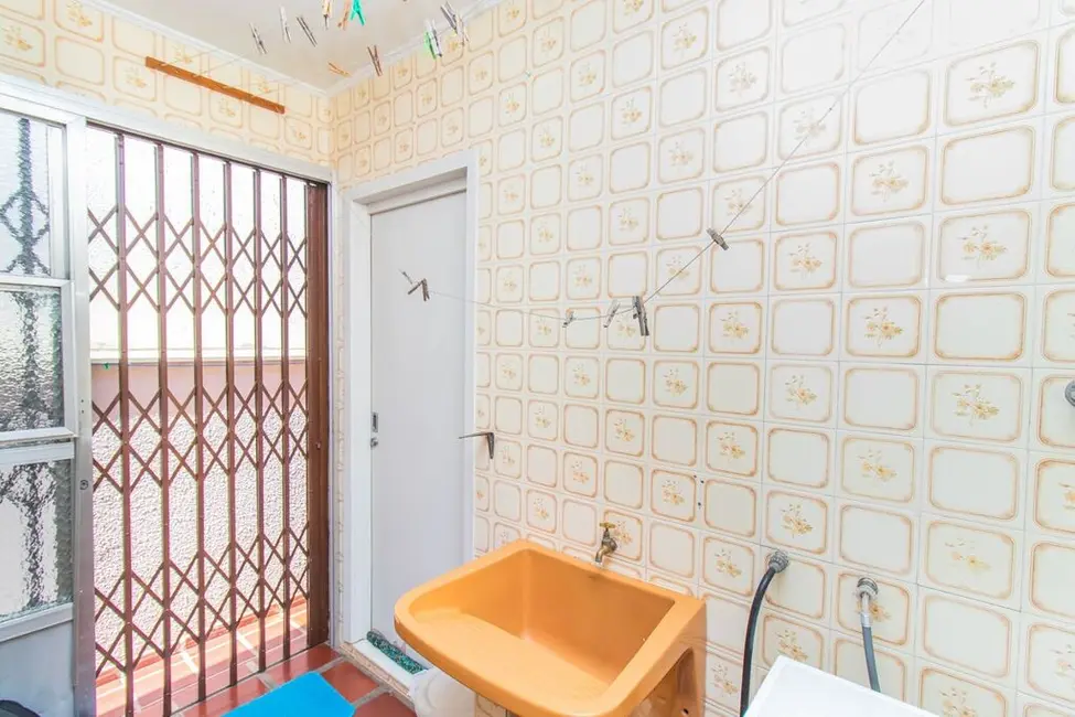 Casa com 3 quartos à venda, 338m2 em Jardim Sabará, Porto Alegre - RS - imagem 7 Foto 7 de Casa com 3 quartos à venda, 338m2 em Jardim Sabará, Porto Alegre - RS