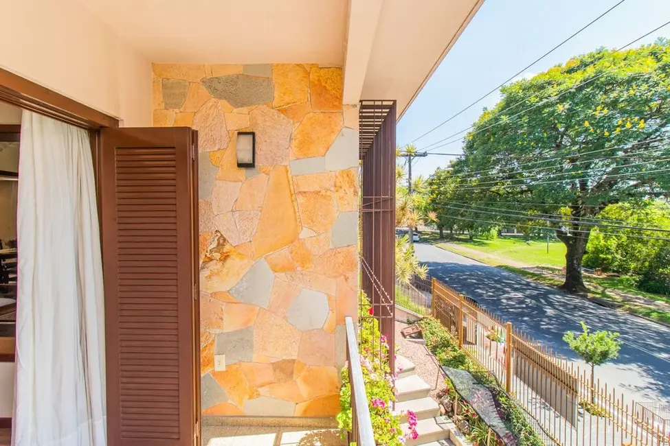 Casa com 3 quartos à venda, 338m2 em Jardim Sabará, Porto Alegre - RS - imagem 4 Foto 4 de Casa com 3 quartos à venda, 338m2 em Jardim Sabará, Porto Alegre - RS