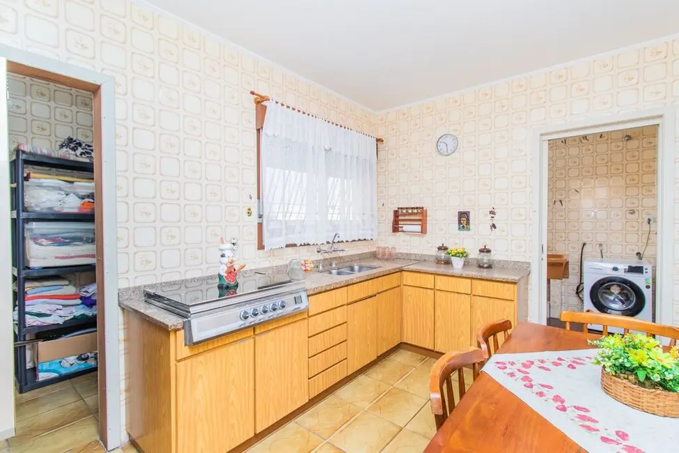 Casa com 3 quartos à venda, 338m2 em Jardim Sabará, Porto Alegre - RS - imagem 6 Foto 6 de Casa com 3 quartos à venda, 338m2 em Jardim Sabará, Porto Alegre - RS