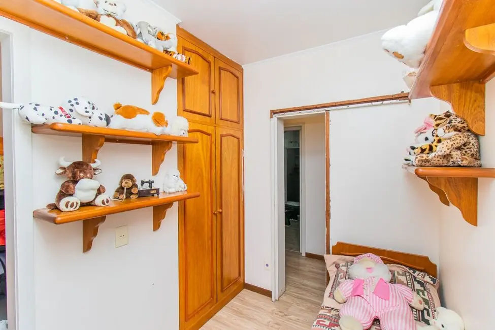 Casa com 3 quartos à venda, 338m2 em Jardim Sabará, Porto Alegre - RS - imagem 9 Foto 9 de Casa com 3 quartos à venda, 338m2 em Jardim Sabará, Porto Alegre - RS