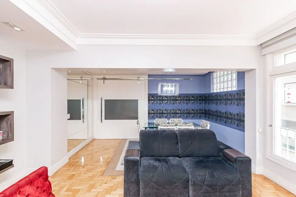 Apartamento com 3 quartos à venda, 110m2 em Moinhos de Vento, Porto Alegre - RS - imagem 6 Foto 6 de Apartamento com 3 quartos à venda, 110m2 em Moinhos de Vento, Porto Alegre - RS