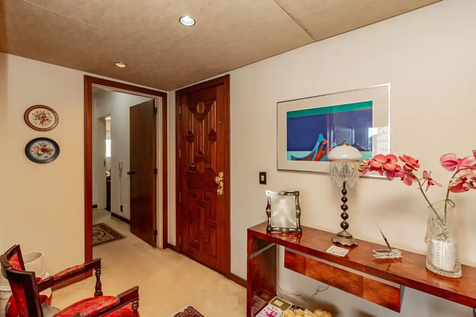 Apartamento com 3 quartos à venda, 185m2 em Moinhos de Vento, Porto Alegre - RS - imagem 4 Foto 4 de Apartamento com 3 quartos à venda, 185m2 em Moinhos de Vento, Porto Alegre - RS