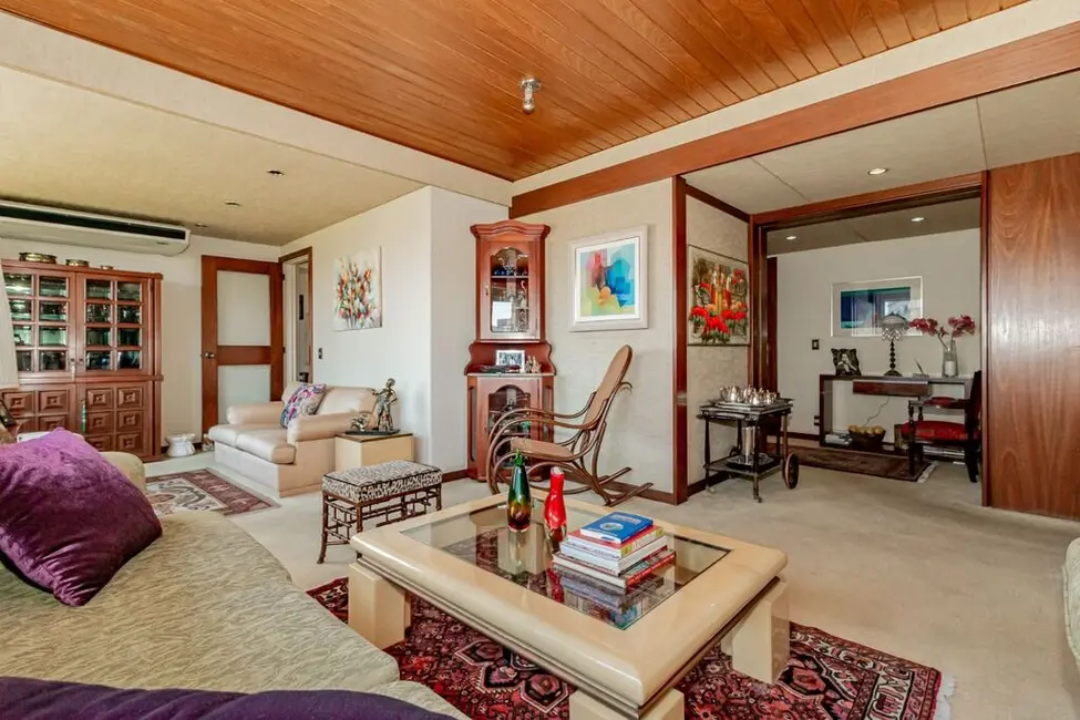 Apartamento com 3 quartos à venda, 185m2 em Moinhos de Vento, Porto Alegre - RS - imagem 7 Foto 7 de Apartamento com 3 quartos à venda, 185m2 em Moinhos de Vento, Porto Alegre - RS