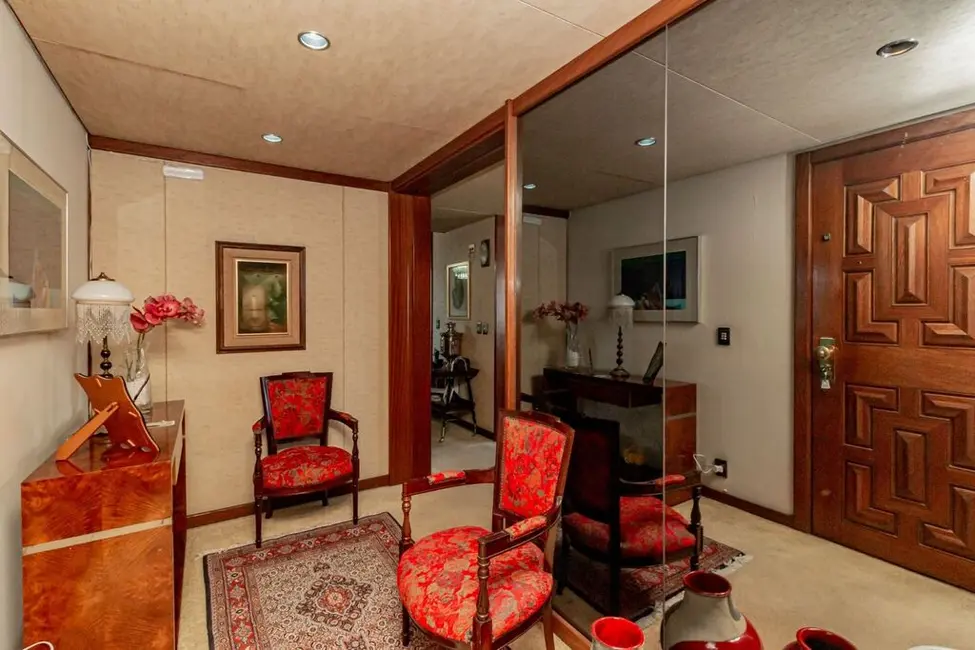 Apartamento com 3 quartos à venda, 185m2 em Moinhos de Vento, Porto Alegre - RS - imagem 3 Foto 3 de Apartamento com 3 quartos à venda, 185m2 em Moinhos de Vento, Porto Alegre - RS