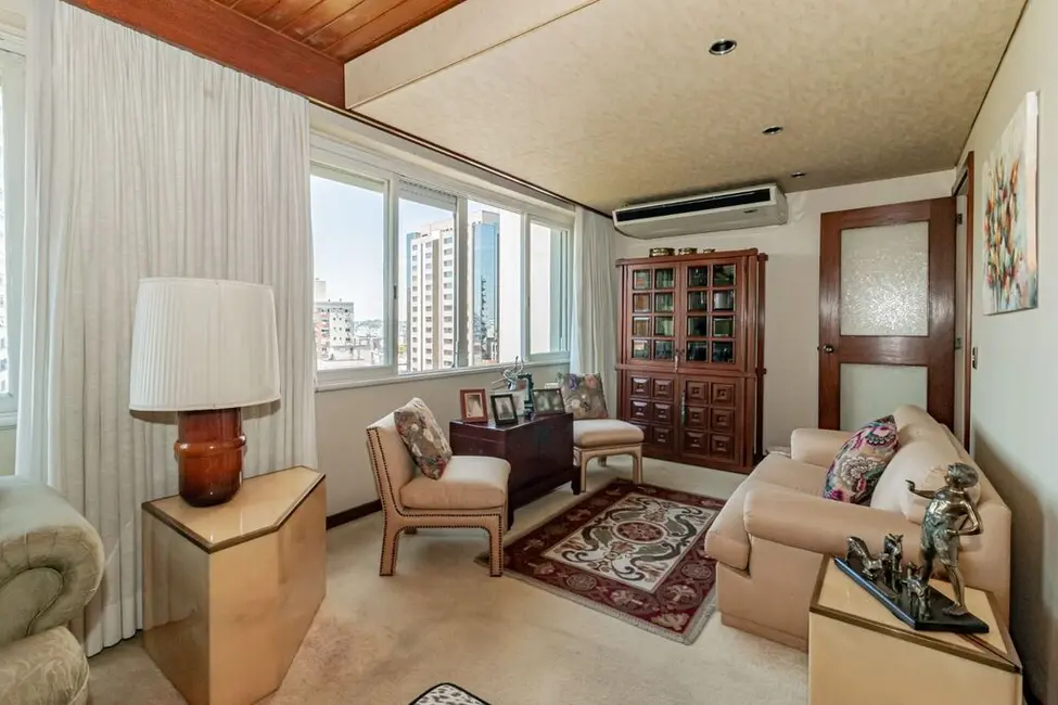 Apartamento com 3 quartos à venda, 185m2 em Moinhos de Vento, Porto Alegre - RS - imagem 1 Foto 1 de Apartamento com 3 quartos à venda, 185m2 em Moinhos de Vento, Porto Alegre - RS