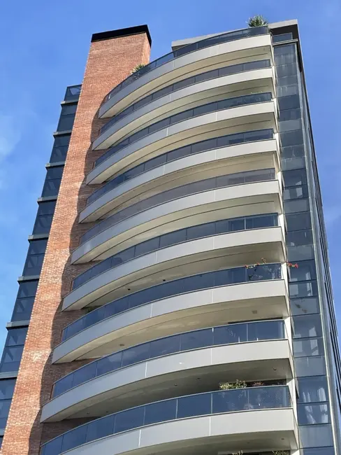Apartamento com 3 quartos à venda, 330m2 em Moinhos de Vento, Porto Alegre - RS - imagem 4 Foto 4 de Apartamento com 3 quartos à venda, 330m2 em Moinhos de Vento, Porto Alegre - RS