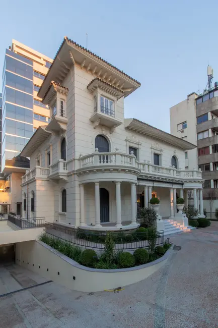 Apartamento com 3 quartos à venda, 134m2 em Moinhos de Vento, Porto Alegre - RS - imagem 3 Foto 3 de Apartamento com 3 quartos à venda, 134m2 em Moinhos de Vento, Porto Alegre - RS