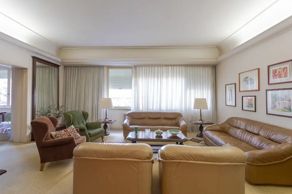 Apartamento com 3 quartos à venda, 231m2 em Moinhos de Vento, Porto Alegre - RS - imagem 6 Foto 6 de Apartamento com 3 quartos à venda, 231m2 em Moinhos de Vento, Porto Alegre - RS