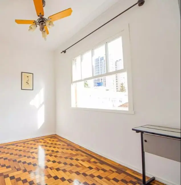 Apartamento com 2 quartos à venda, 51m2 em Moinhos de Vento, Porto Alegre - RS - imagem 5 Foto 5 de Apartamento com 2 quartos à venda, 51m2 em Moinhos de Vento, Porto Alegre - RS