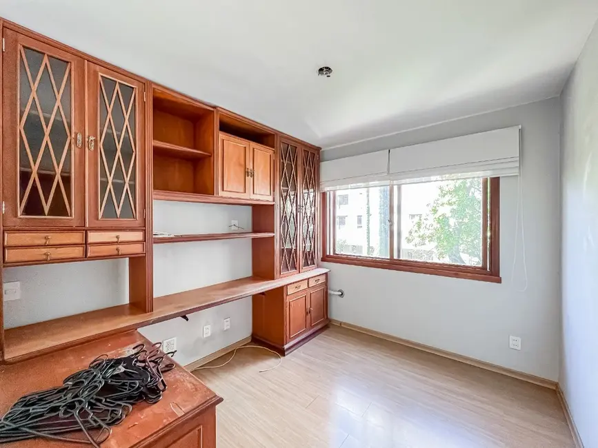Apartamento com 3 quartos à venda, 182m2 em Moinhos de Vento, Porto Alegre - RS - imagem 6 Foto 6 de Apartamento com 3 quartos à venda, 182m2 em Moinhos de Vento, Porto Alegre - RS