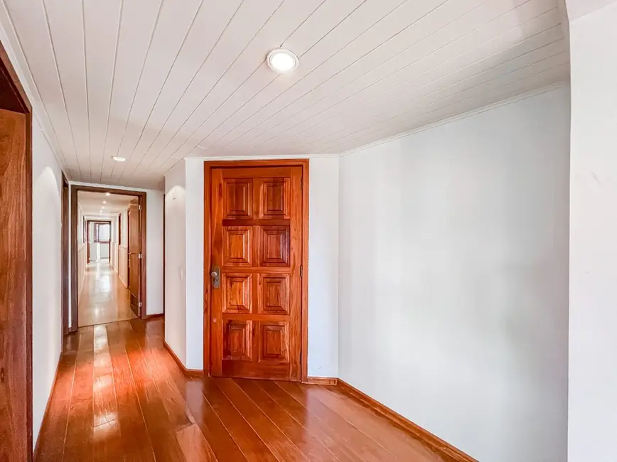 Apartamento com 3 quartos à venda, 182m2 em Moinhos de Vento, Porto Alegre - RS - imagem 5 Foto 5 de Apartamento com 3 quartos à venda, 182m2 em Moinhos de Vento, Porto Alegre - RS