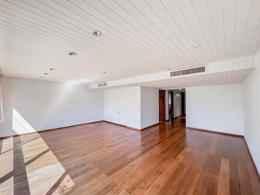 Apartamento com 3 quartos à venda, 182m2 em Moinhos de Vento, Porto Alegre - RS - imagem 3 Foto 3 de Apartamento com 3 quartos à venda, 182m2 em Moinhos de Vento, Porto Alegre - RS