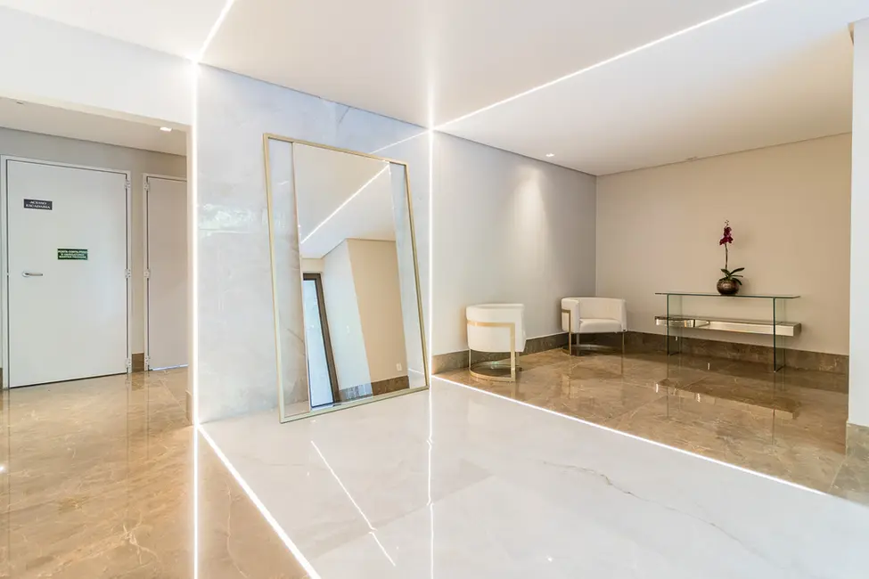 Apartamento com 3 quartos à venda, 323m2 em Rio Branco, Porto Alegre - RS - imagem 6 Foto 6 de Apartamento com 3 quartos à venda, 323m2 em Rio Branco, Porto Alegre - RS