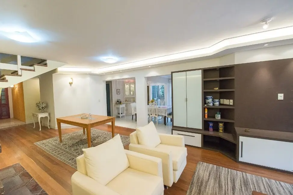 Casa com 4 quartos à venda, 272m2 em Rio Branco, Porto Alegre - RS - imagem 3 Foto 3 de Casa com 4 quartos à venda, 272m2 em Rio Branco, Porto Alegre - RS