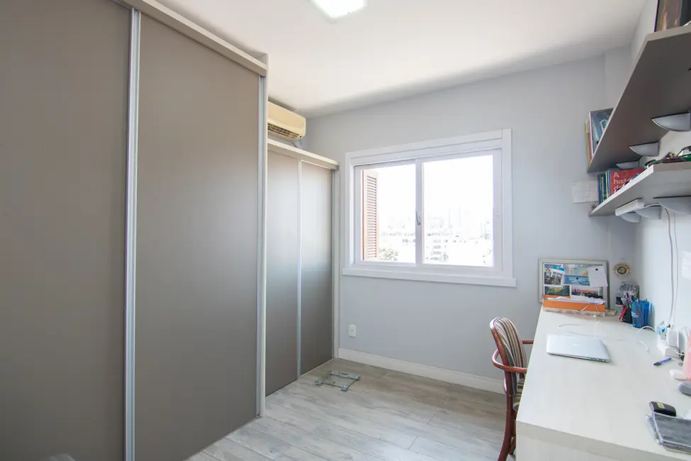 Cobertura com 3 quartos à venda, 164m2 em Rio Branco, Porto Alegre - RS - imagem 9 Foto 9 de Cobertura com 3 quartos à venda, 164m2 em Rio Branco, Porto Alegre - RS