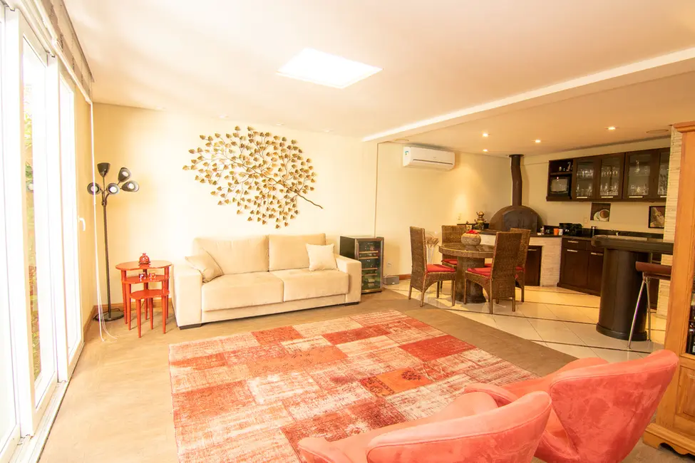 Casa com 4 quartos à venda, 438m2 em Três Figueiras, Porto Alegre - RS - imagem 6 Foto 6 de Casa com 4 quartos à venda, 438m2 em Três Figueiras, Porto Alegre - RS