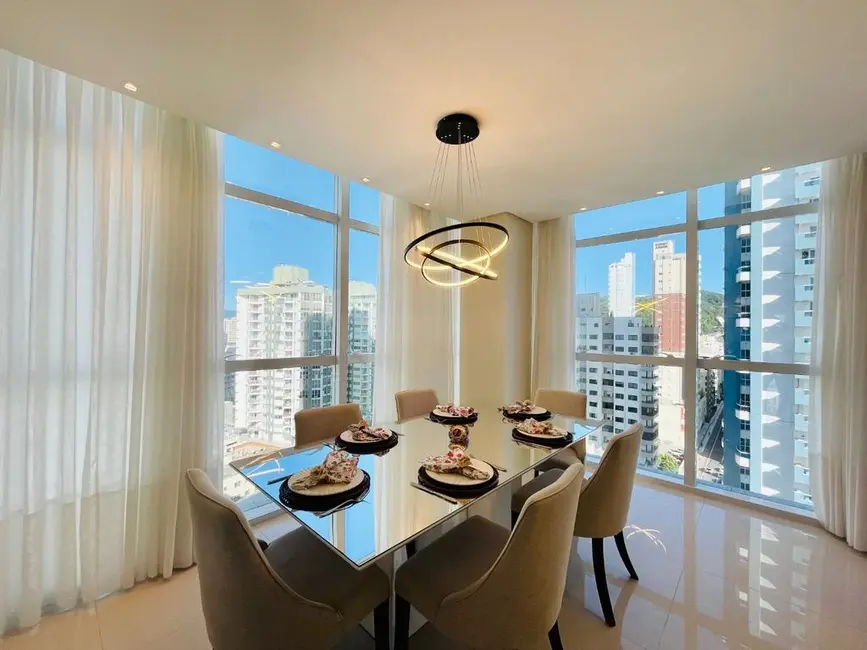 Apartamento com 4 quartos à venda, 145m2 em Centro, Balneario Camboriu - SC - imagem 3 Foto 3 de Apartamento com 4 quartos à venda, 145m2 em Centro, Balneario Camboriu - SC