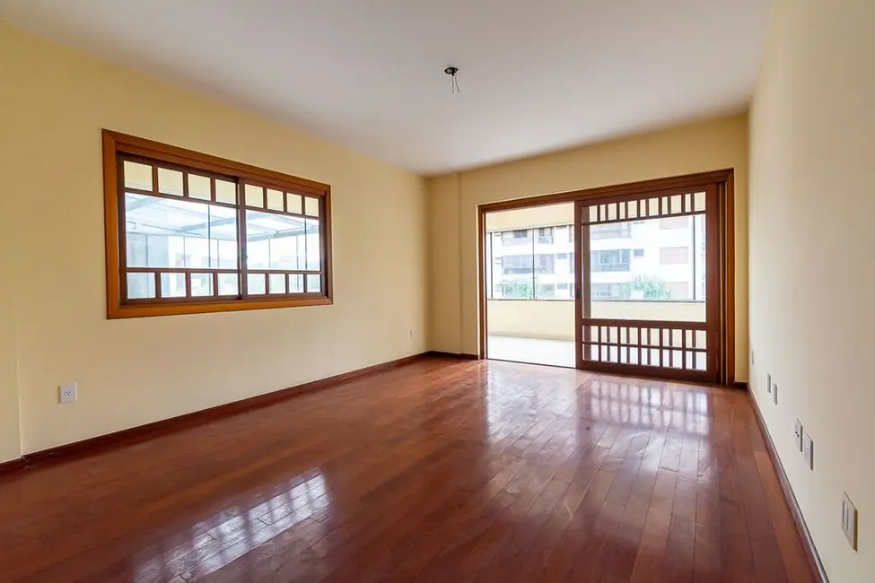 Apartamento com 3 quartos à venda, 220m2 em Centro, Canoas - RS - imagem 3 Foto 3 de Apartamento com 3 quartos à venda, 220m2 em Centro, Canoas - RS