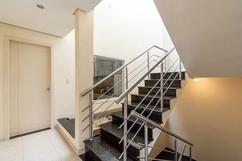 Casa com 3 quartos à venda, 271m2 em Estância Velha, Canoas - RS - imagem 5 Foto 5 de Casa com 3 quartos à venda, 271m2 em Estância Velha, Canoas - RS