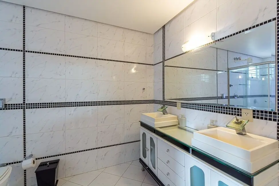 Casa com 3 quartos à venda, 271m2 em Estância Velha, Canoas - RS - imagem 9 Foto 9 de Casa com 3 quartos à venda, 271m2 em Estância Velha, Canoas - RS