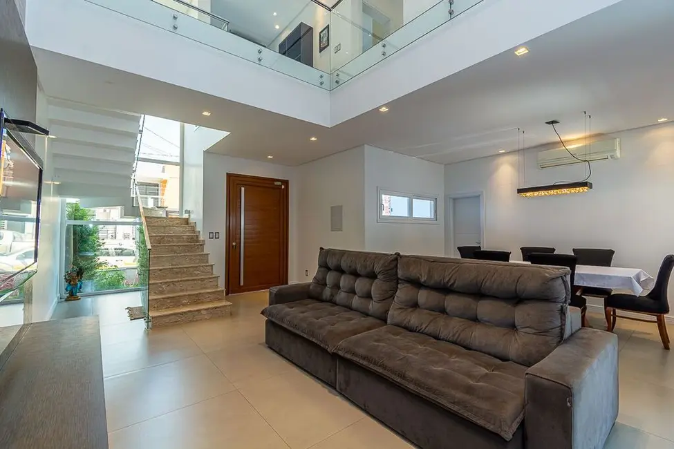 Casa com 3 quartos à venda, 200m2 em Estância Velha, Canoas - RS - imagem 2 Foto 2 de Casa com 3 quartos à venda, 200m2 em Estância Velha, Canoas - RS