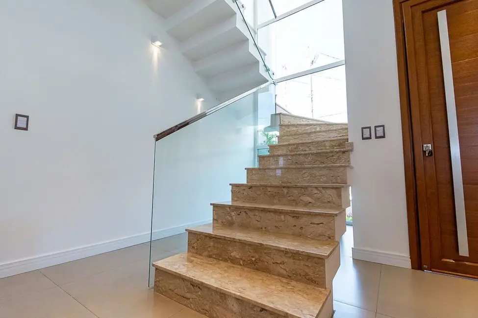 Casa com 3 quartos à venda, 200m2 em Estância Velha, Canoas - RS - imagem 5 Foto 5 de Casa com 3 quartos à venda, 200m2 em Estância Velha, Canoas - RS