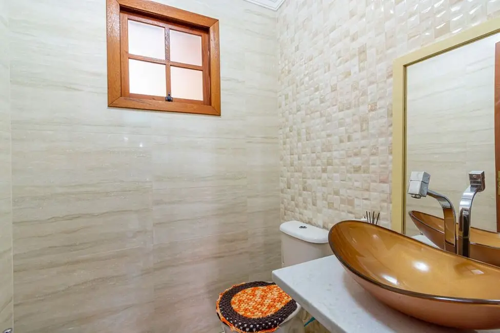 Casa com 4 quartos à venda, 165m2 em Igara, Canoas - RS - imagem 5 Foto 5 de Casa com 4 quartos à venda, 165m2 em Igara, Canoas - RS