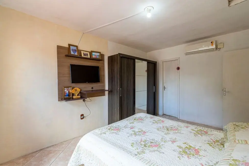Casa com 4 quartos à venda, 165m2 em Igara, Canoas - RS - imagem 7 Foto 7 de Casa com 4 quartos à venda, 165m2 em Igara, Canoas - RS