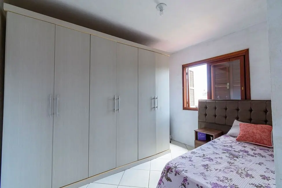 Casa com 4 quartos à venda, 165m2 em Igara, Canoas - RS - imagem 9 Foto 9 de Casa com 4 quartos à venda, 165m2 em Igara, Canoas - RS