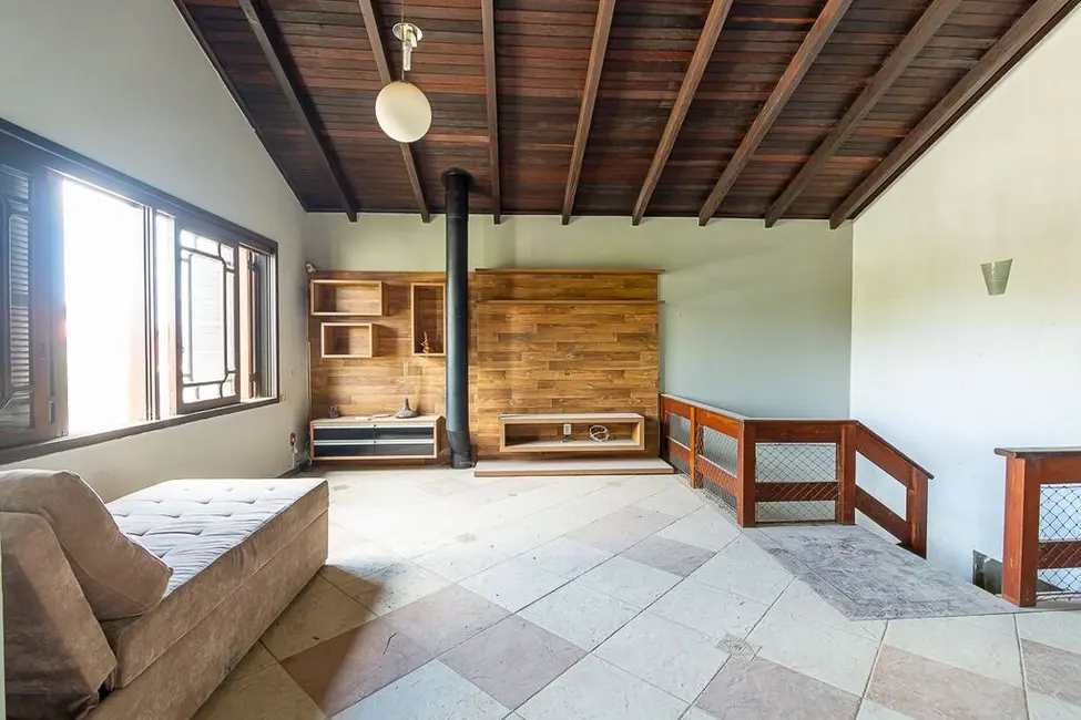 Casa com 4 quartos à venda, 387m2 em Igara, Canoas - RS - imagem 3 Foto 3 de Casa com 4 quartos à venda, 387m2 em Igara, Canoas - RS
