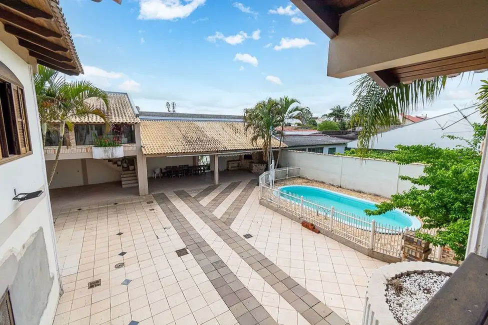 Casa com 4 quartos à venda, 387m2 em Igara, Canoas - RS - imagem 8 Foto 8 de Casa com 4 quartos à venda, 387m2 em Igara, Canoas - RS