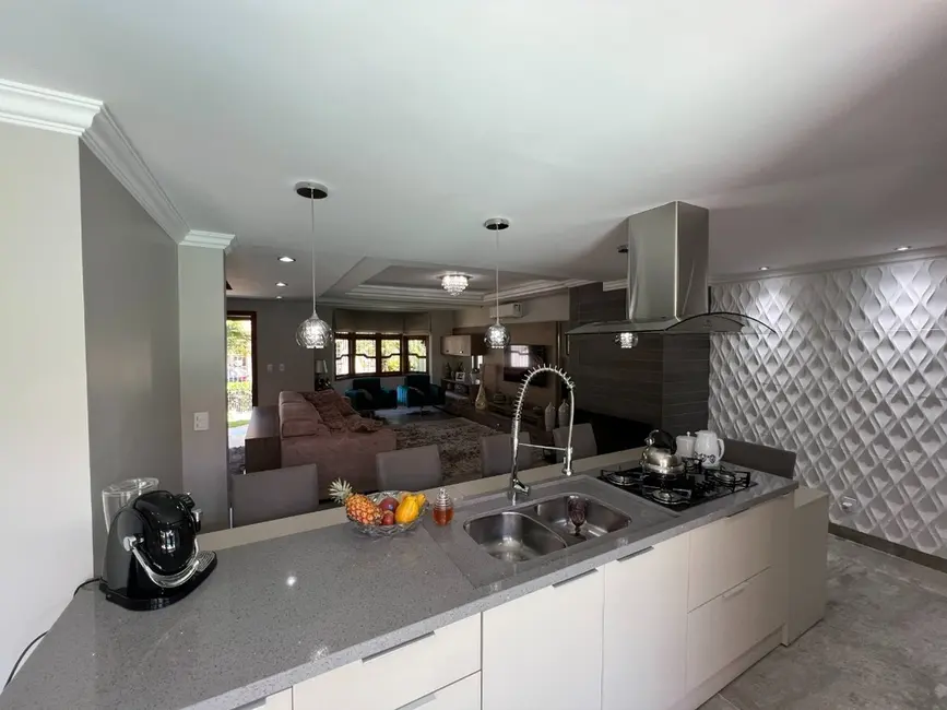 Casa com 3 quartos à venda, 210m2 em Canoas - RS - imagem 6 Foto 6 de Casa com 3 quartos à venda, 210m2 em Canoas - RS