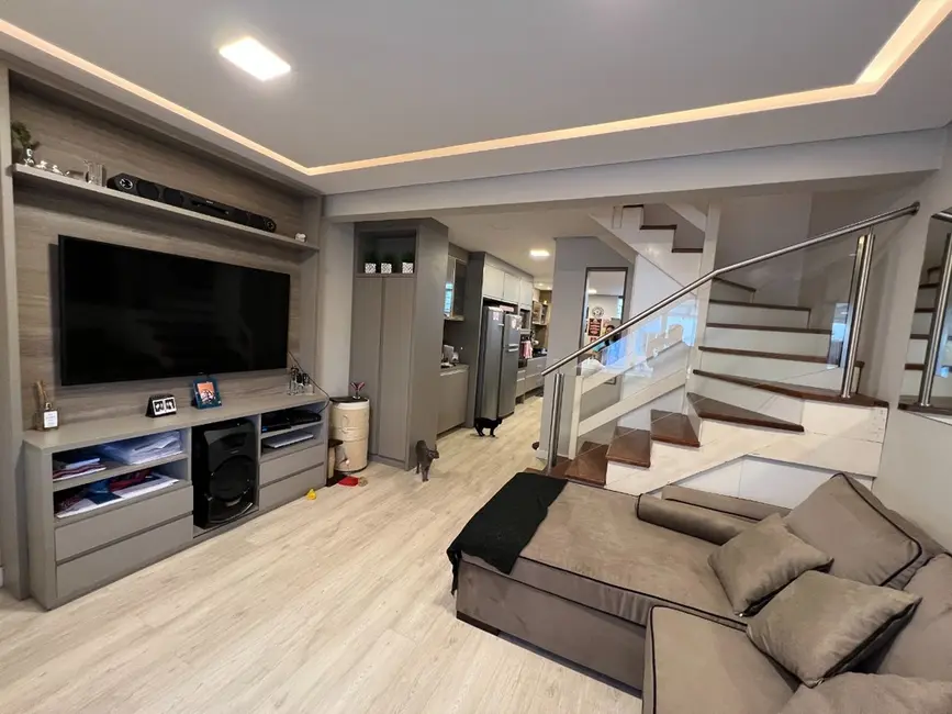 Casa com 2 quartos à venda, 100m2 em Rio Branco, Canoas - RS - imagem 4 Foto 4 de Casa com 2 quartos à venda, 100m2 em Rio Branco, Canoas - RS