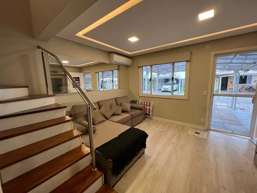Casa com 2 quartos à venda, 100m2 em Rio Branco, Canoas - RS - imagem 3 Foto 3 de Casa com 2 quartos à venda, 100m2 em Rio Branco, Canoas - RS
