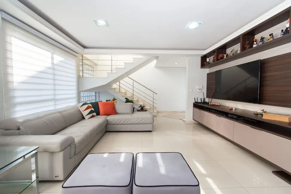 Casa com 4 quartos à venda, 250m2 em São José, Canoas - RS - imagem 8 Foto 8 de Casa com 4 quartos à venda, 250m2 em São José, Canoas - RS