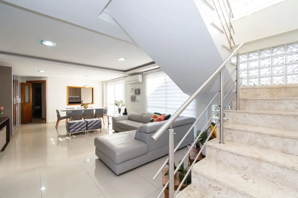 Casa com 4 quartos à venda, 250m2 em São José, Canoas - RS - imagem 3 Foto 3 de Casa com 4 quartos à venda, 250m2 em São José, Canoas - RS