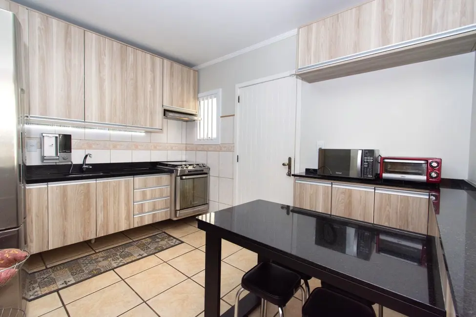 Casa com 4 quartos à venda, 250m2 em São José, Canoas - RS - imagem 9 Foto 9 de Casa com 4 quartos à venda, 250m2 em São José, Canoas - RS